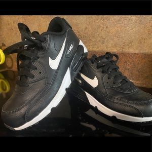 BOYS 2YOUTH black & white Nike Air Max